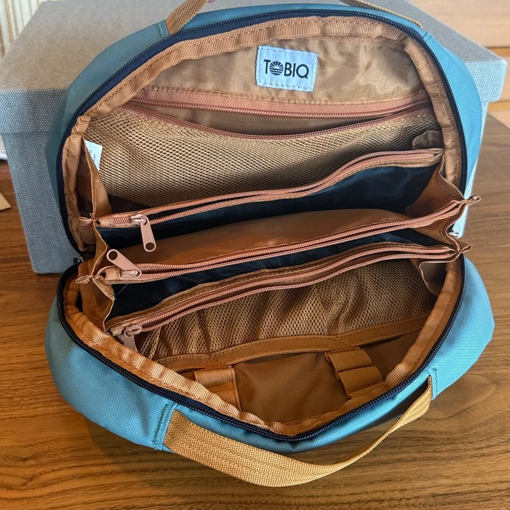 Tobiq Toiletry Bag in Aspen - Picture 2 of 4